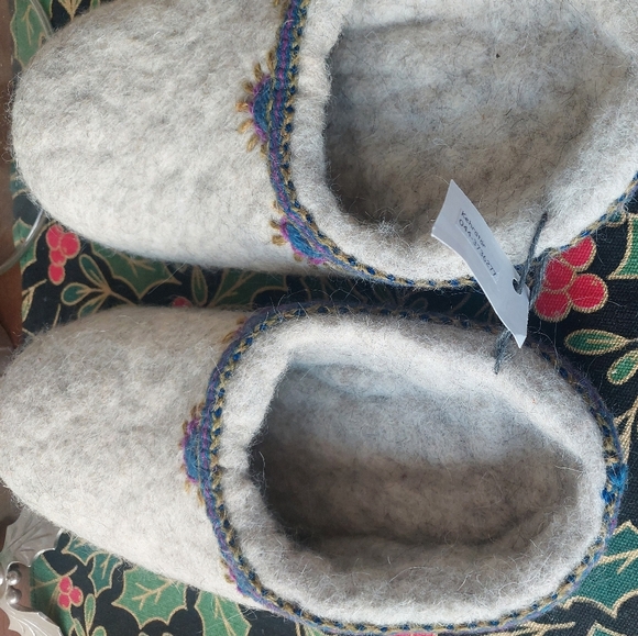 NWT Handmade in Finland Wool Slippers W/ Leather soles - Picture 4 of 6